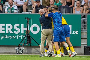 Jesper Srensen, cheftrner  (Brndby IF), Emmanuel Yeboah, mlscorer  (Brndby IF)