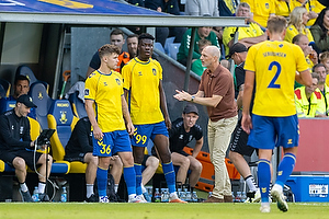 Mathias Kvistgaarden  (Brndby IF), Emmanuel Yeboah  (Brndby IF), Jesper Srensen, cheftrner  (Brndby IF)