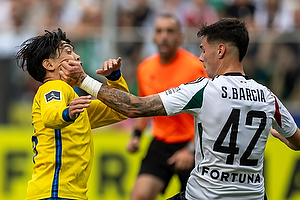 Yuito Suzuki  (Brndby IF), Sergio Barcia  (Legia Warszawa)