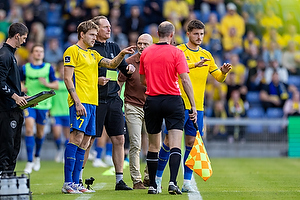 Nicolai Vallys  (Brndby IF), Jesper Srensen, cheftrner  (Brndby IF)